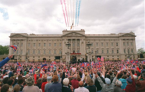 Ve-At-Buckingham-Palace Ve-At-Buckingham-Palace